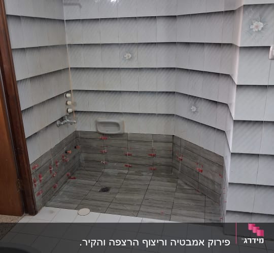 שיפוץ חדר אמבטיה עם אריחים חדשים